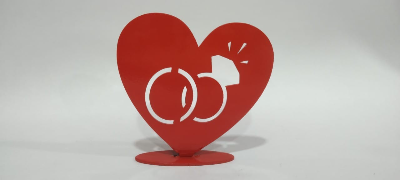 Romantic Rings Laser-Cut Heart Decor Stand