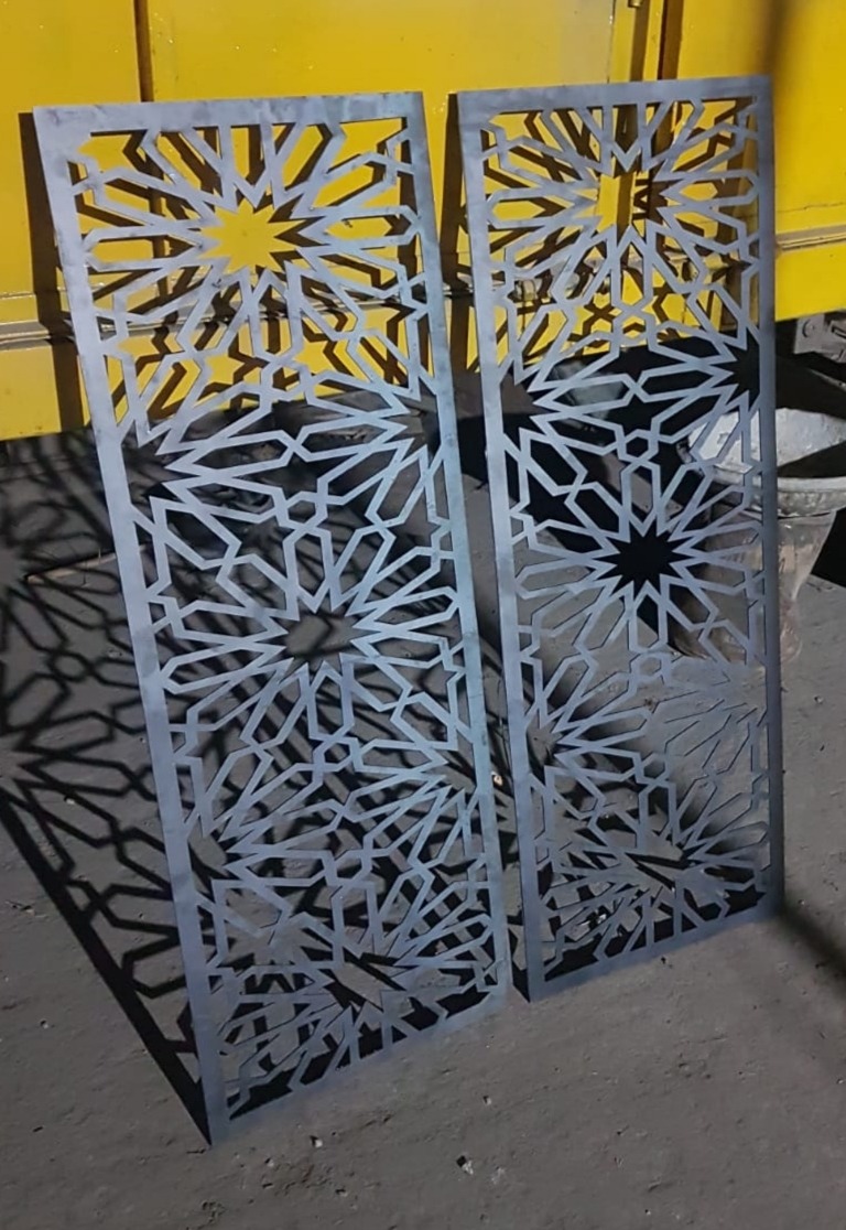Intricate Geometric Star Jaali Panel