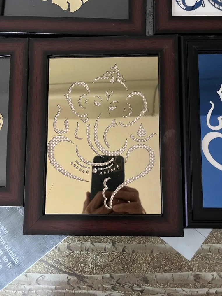 Romantic Rings Laser-Cut Heart Decor Stand